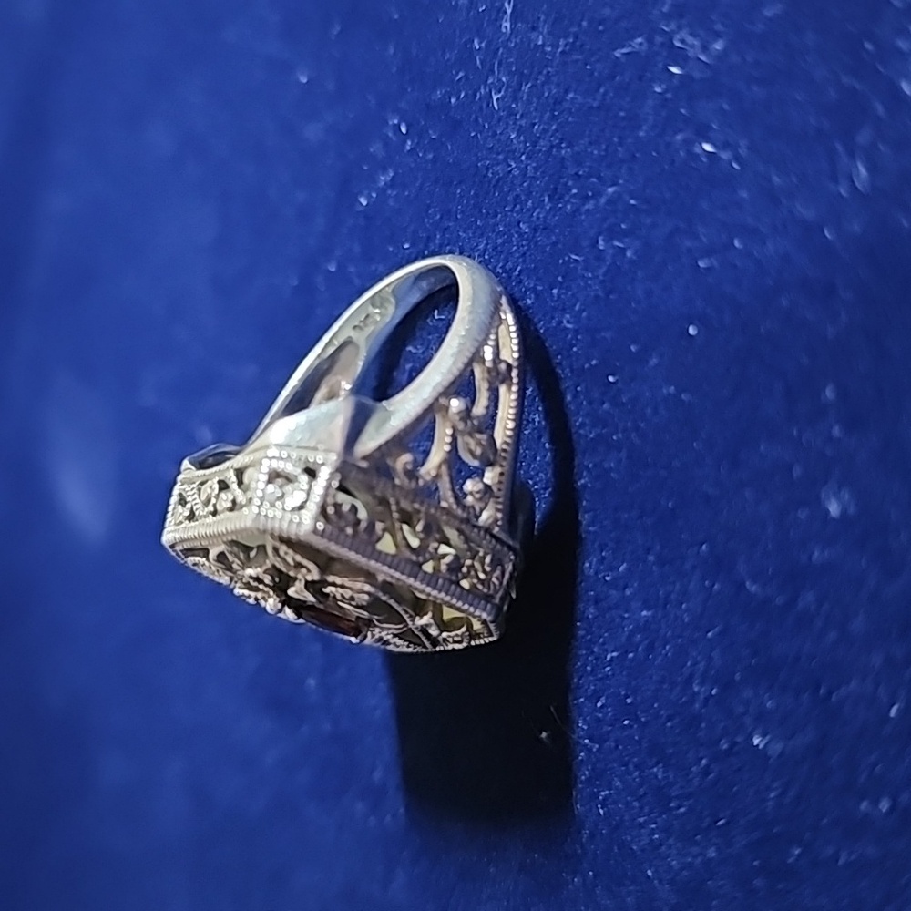 Elegant Silver and Red Gemstone Ring - Picture 5 of 6